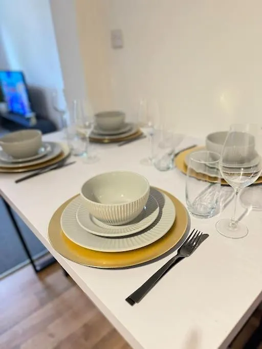 Luxury Cozy 3 Bed Apartment 5Mins From City - Free Parking! Nottingham 0*,  United Kingdom